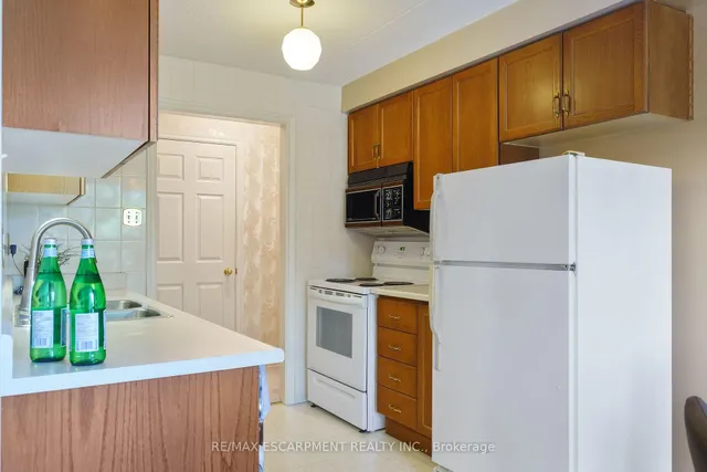 Additional image 11 of 416 LIMERIDGE Rd Unit 213