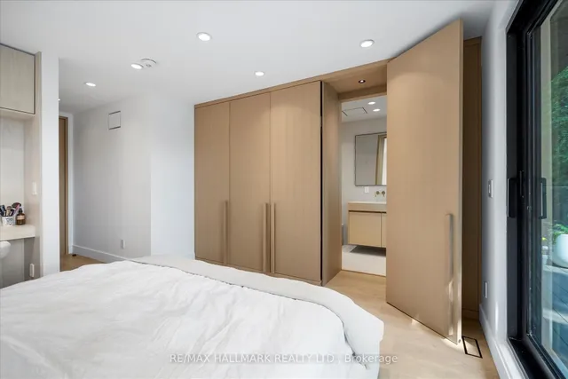 Additional image 32 of 31 Redwood Ave