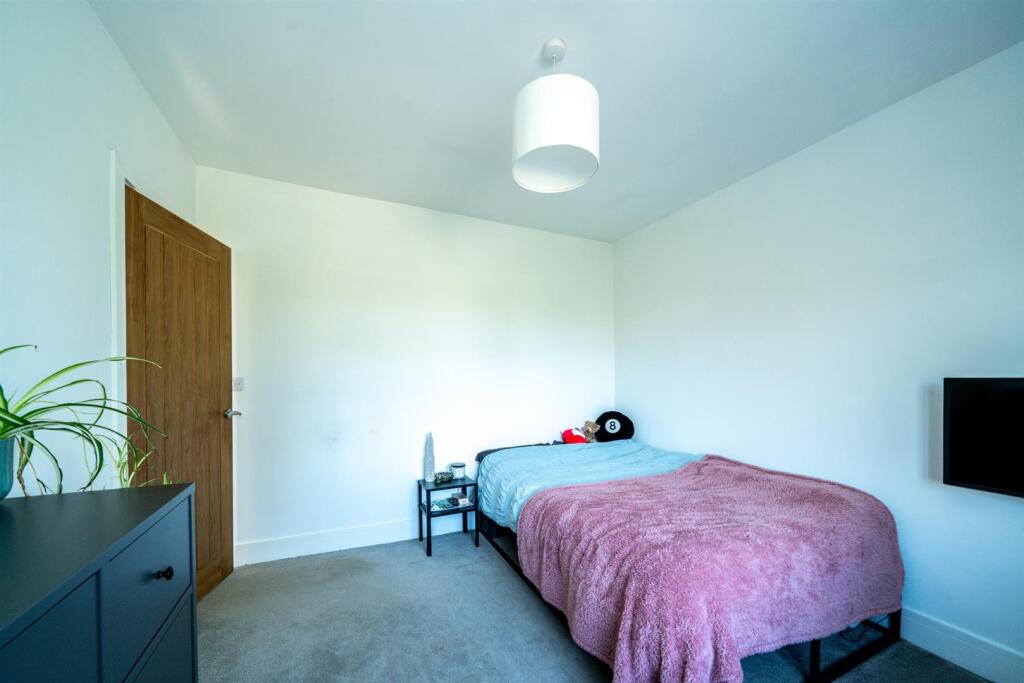 Additional image 25 of Oaklands Lane, St Albans