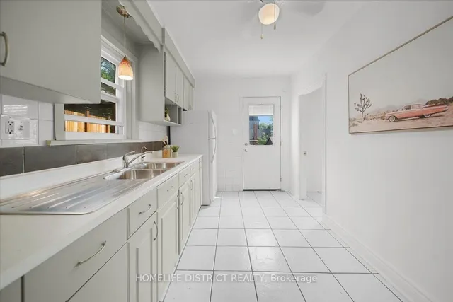 Additional image 14 of 2055 Eglinton Ave