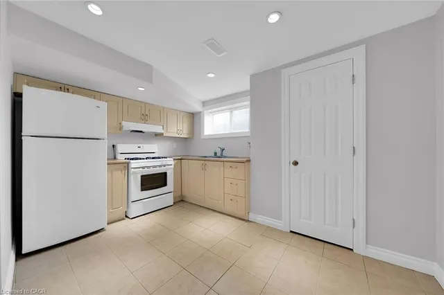 Additional image 33 of 441 Elmwood Ave