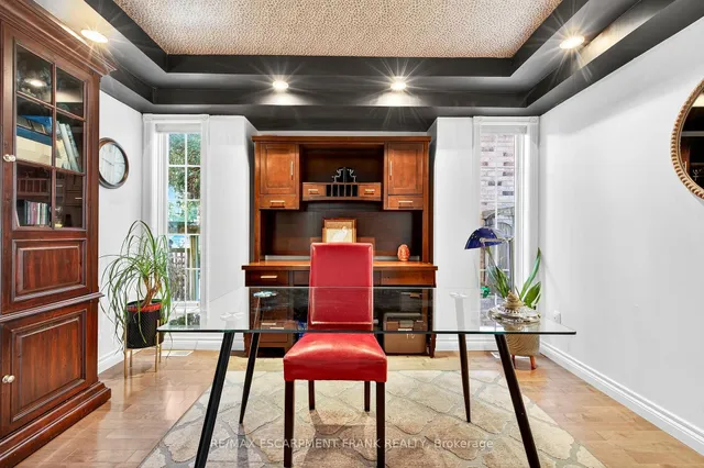 Additional image 10 of 18 Konstantine Crt