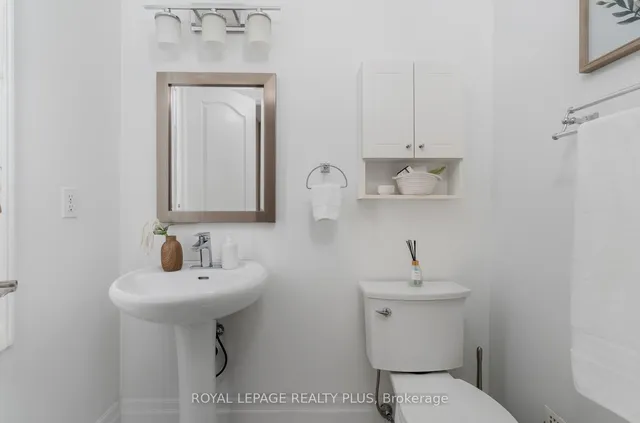 Additional image 35 of 1059 McClenahan Cres