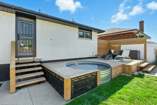 Additional image 45 of 30 Cloke Crt