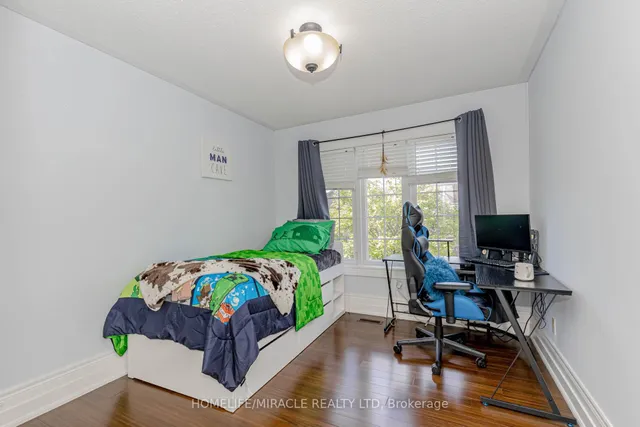 Additional image 35 of 32 Masters Green Cres
