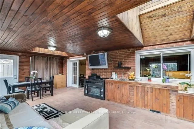 Additional image 4 of 1413 Safeway Cres