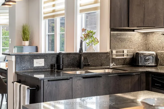 Additional image 25 of 1812 Burnhamthorpe Rd Unit 1