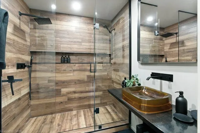 Additional image 22 of 30 Cloke Crt