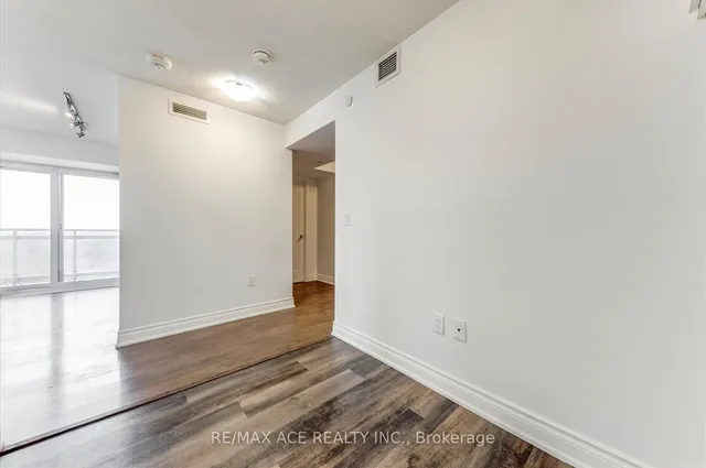 Additional image 12 of 275 Village Green Sq Unit 1323