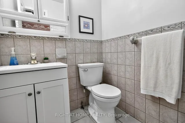 Additional image 17 of 1084 Grandeur Cres