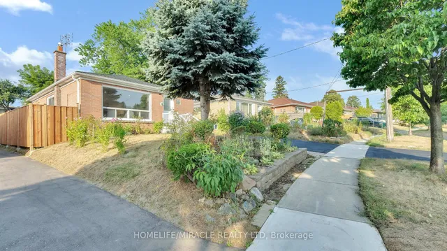 Additional image 9 of 8 Hollyhedge Dr