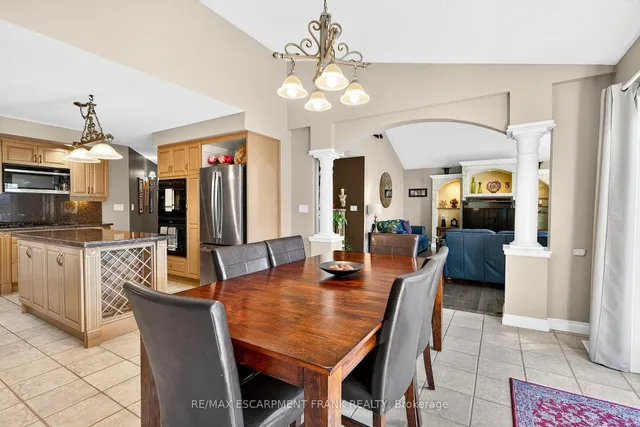 Additional image 15 of 18 Konstantine Crt