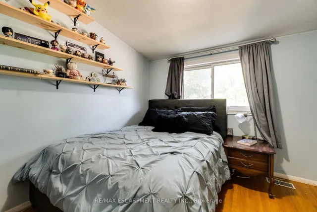 Additional image 19 of 17 RONALDSHAY Ave