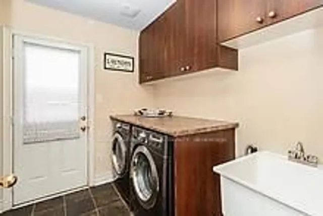 Additional image 19 of 36 Valleyridge Cres