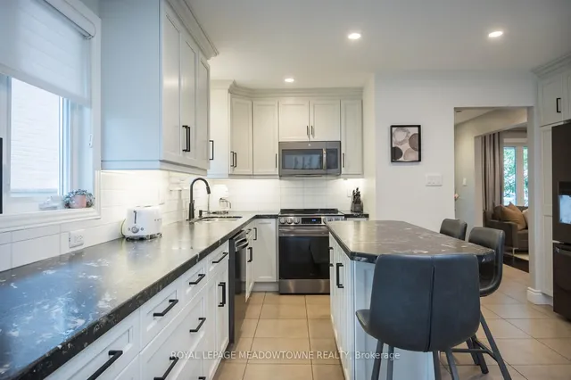 Additional image 18 of 613 Foster Crt