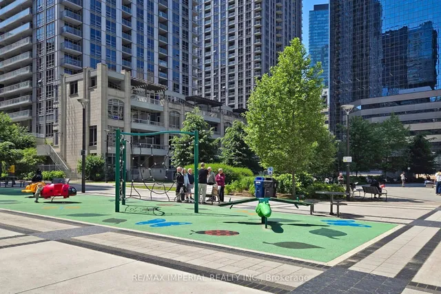 Additional image 50 of 386 Yonge St Unit 4801