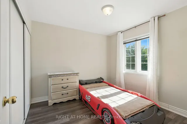 Additional image 40 of 1233 Lamont Cres