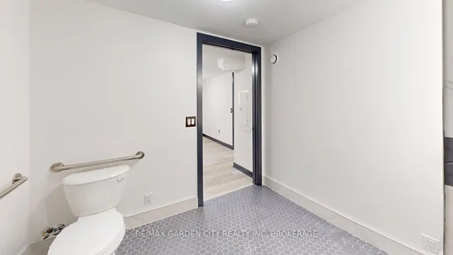 Additional image 16 of 23 Warren Ave