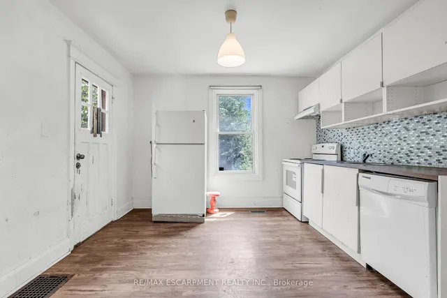 Additional image 16 of 170 Grosvenor Ave