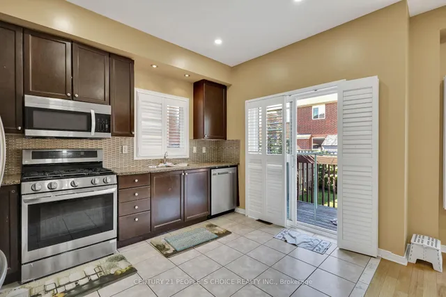 Additional image 10 of 46 Commodore Dr