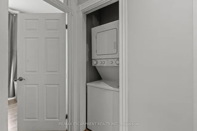 Additional image 33 of 181 West Ave