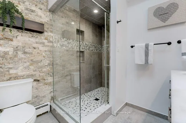 Additional image 31 of 636 WEST OVAL Dr