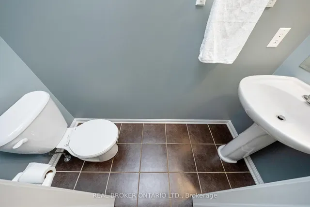 Additional image 21 of 879 Willingdon Cres