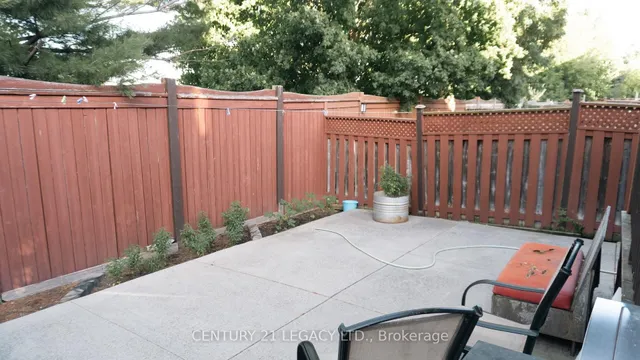 Additional image 27 of 25 Revelstoke Pl
