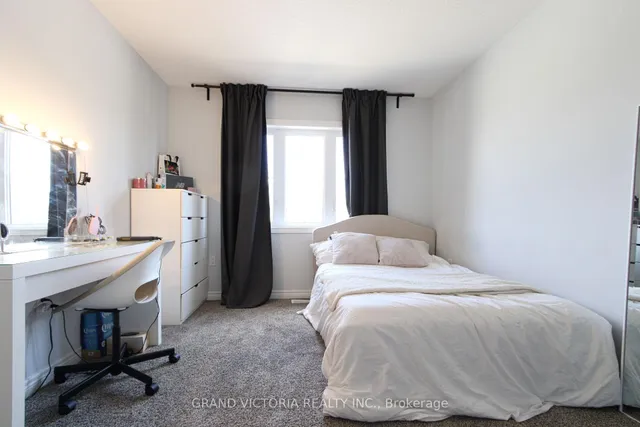 Additional image 17 of 28 Zoe Lane