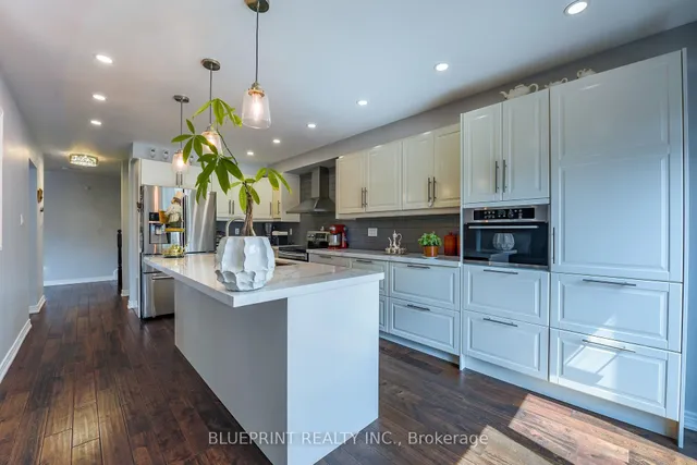 Additional image 43 of 812 Knotty Pine Grve