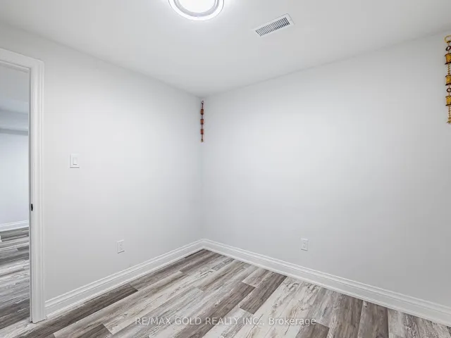 Additional image 34 of 36 Feeder St