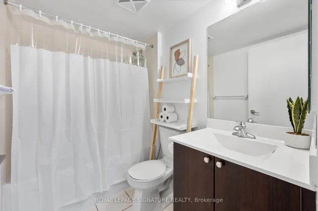 Additional image 19 of 181 Village Green Sq Unit 921