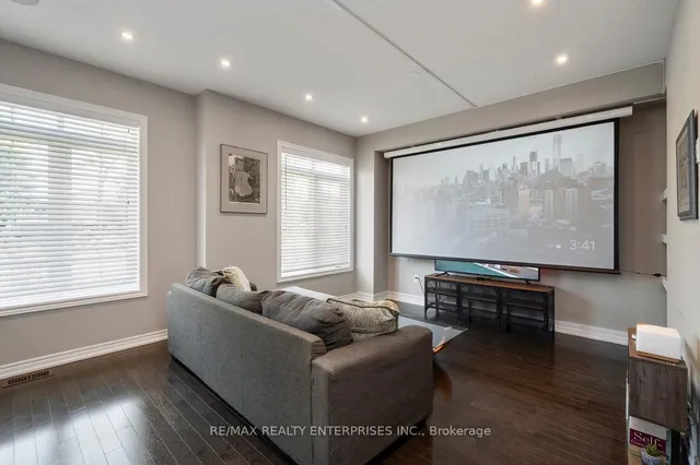 Additional image 43 of 215 Dundas St Unit 9