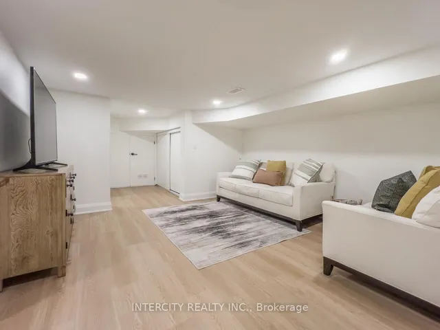 Additional image 20 of 92 Dagmar Ave