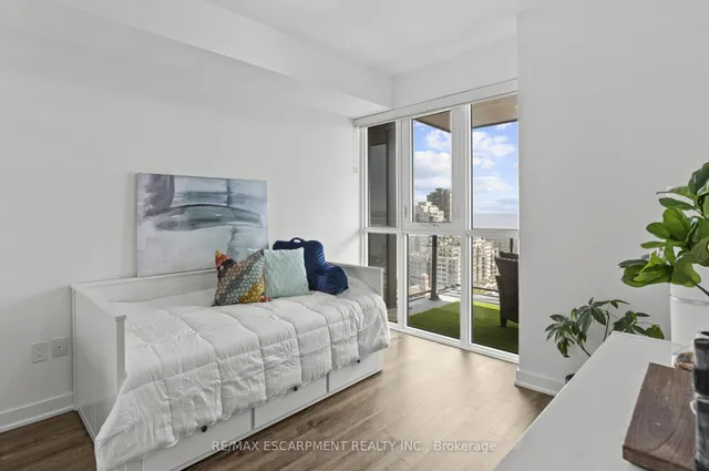 Additional image 17 of 2007 James St Unit 1604