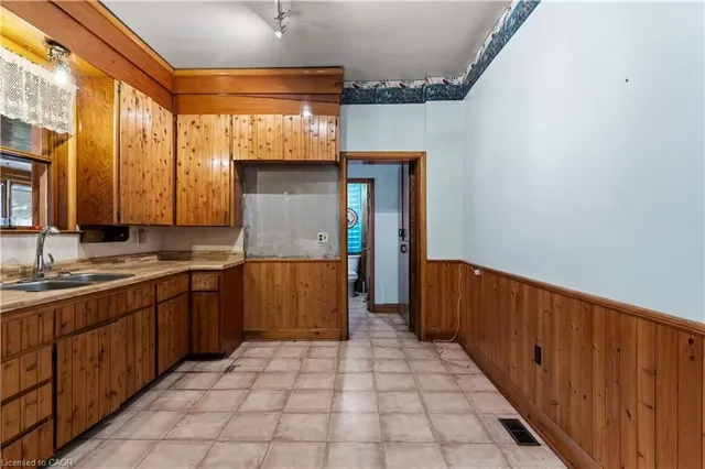 Additional image 12 of 224 East Ave