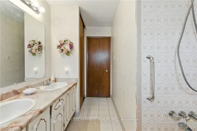 Additional image 29 of 39 Megna Crt