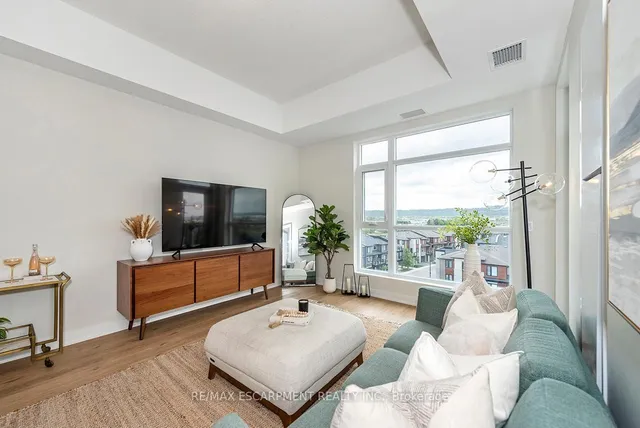 Additional image 12 of 600 North Service Rd Unit 606