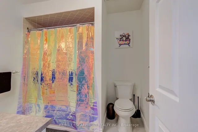 Additional image 31 of 1560 Kerns Rd Unit 5