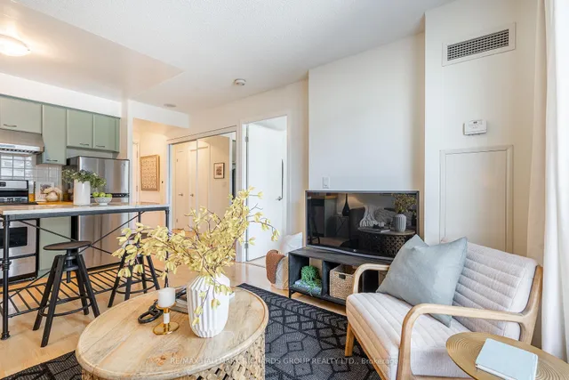 Additional image 5 of 38 Lee Centre Dr Unit 811