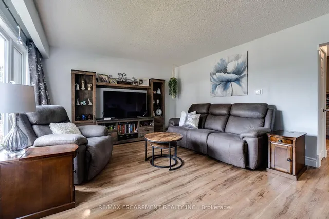 Additional image 6 of 17 RONALDSHAY Ave