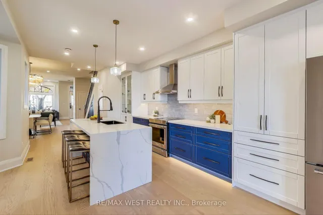 Additional image 8 of 21 Rolyat St