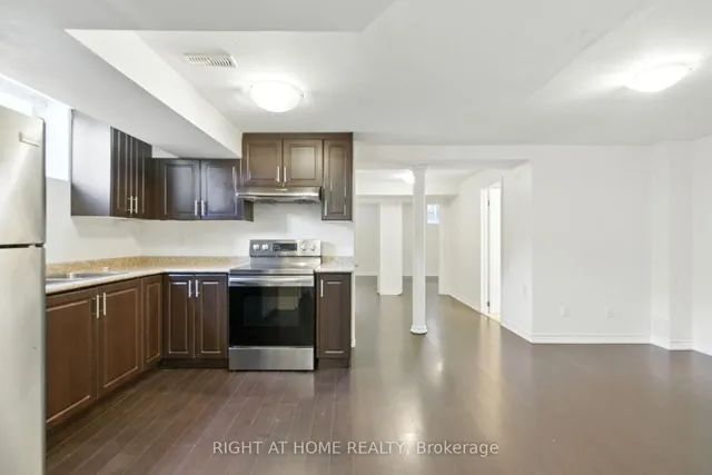 Additional image 37 of 1233 Lamont Cres