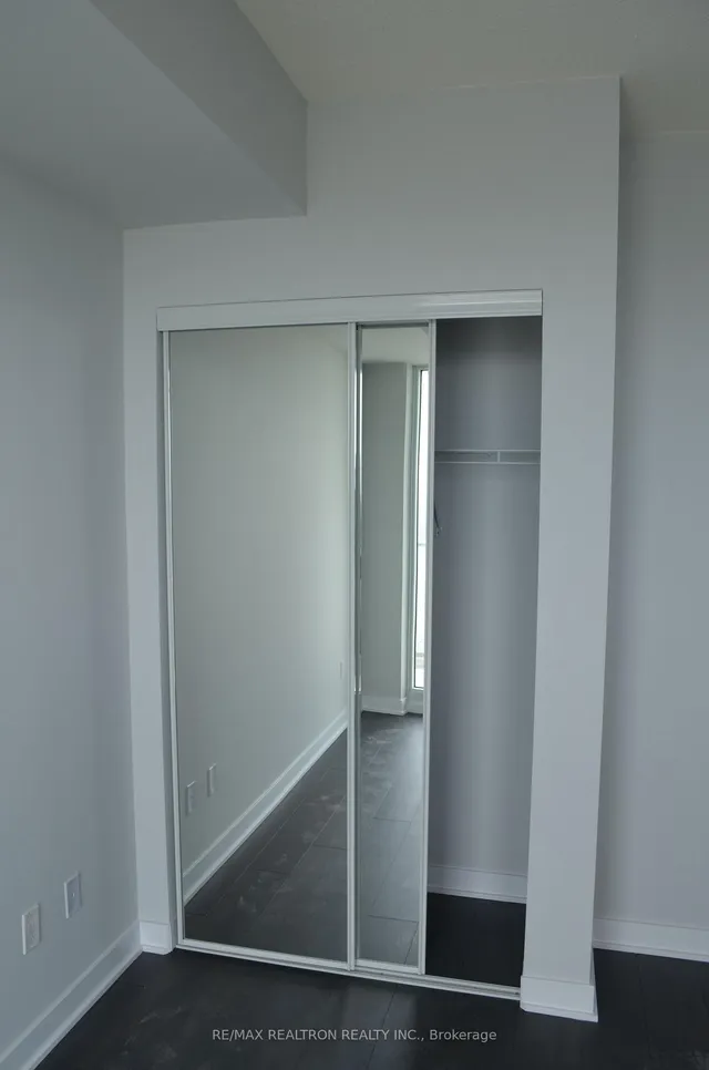 Additional image 8 of 2221 Yonge St Unit 5404