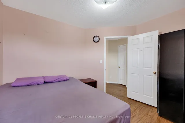 Additional image 26 of 46 Commodore Dr