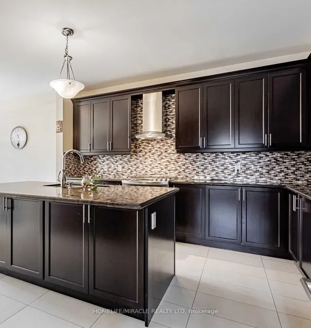 Additional image 3 of 170 Maxwell St Unit T