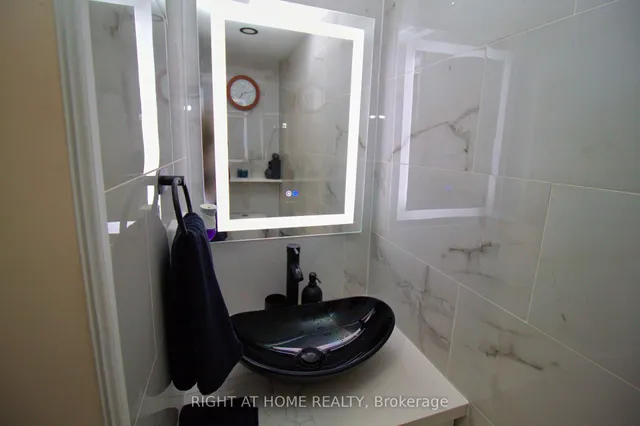 Additional image 9 of 90 Ling Rd Unit 904