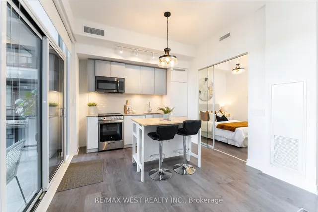 Additional image 11 of 270 Dufferin St Unit 413