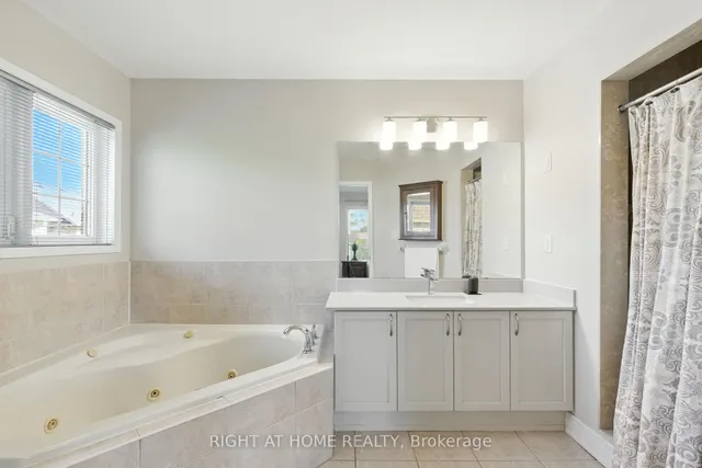 Primary image of 1233 Lamont Cres