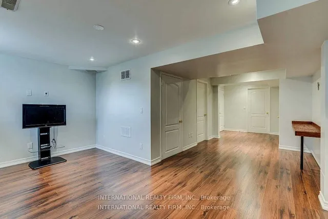 Additional image 25 of 4881 Capri Cres